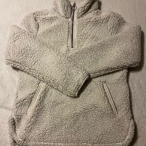 Cozy Sherpa Women’s White Quarter Zip  Pullover with front pocket size Medium